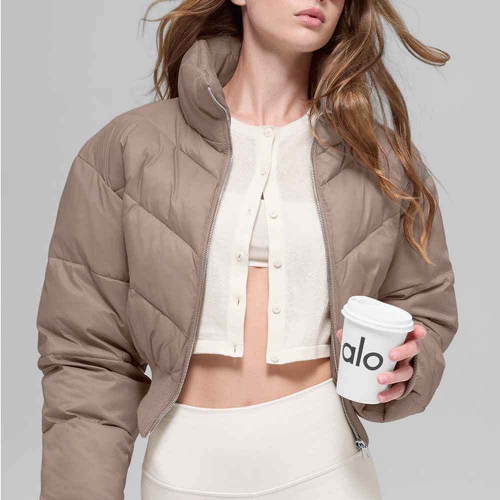 ALO Yoga Cropped Atmosphere Puffer in the color Chai Latte. Small NWOT